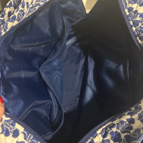 Vera Bradley Navy and White Floral Quilted Bag - Picture 4 of 9